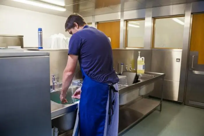 Ayudante de cocina en colegios de Madrid: una profesión en auge - Cuánto cobra un office de cocina ayudante de cocina colegios madrid - Cuánto cobra un office de cocina
