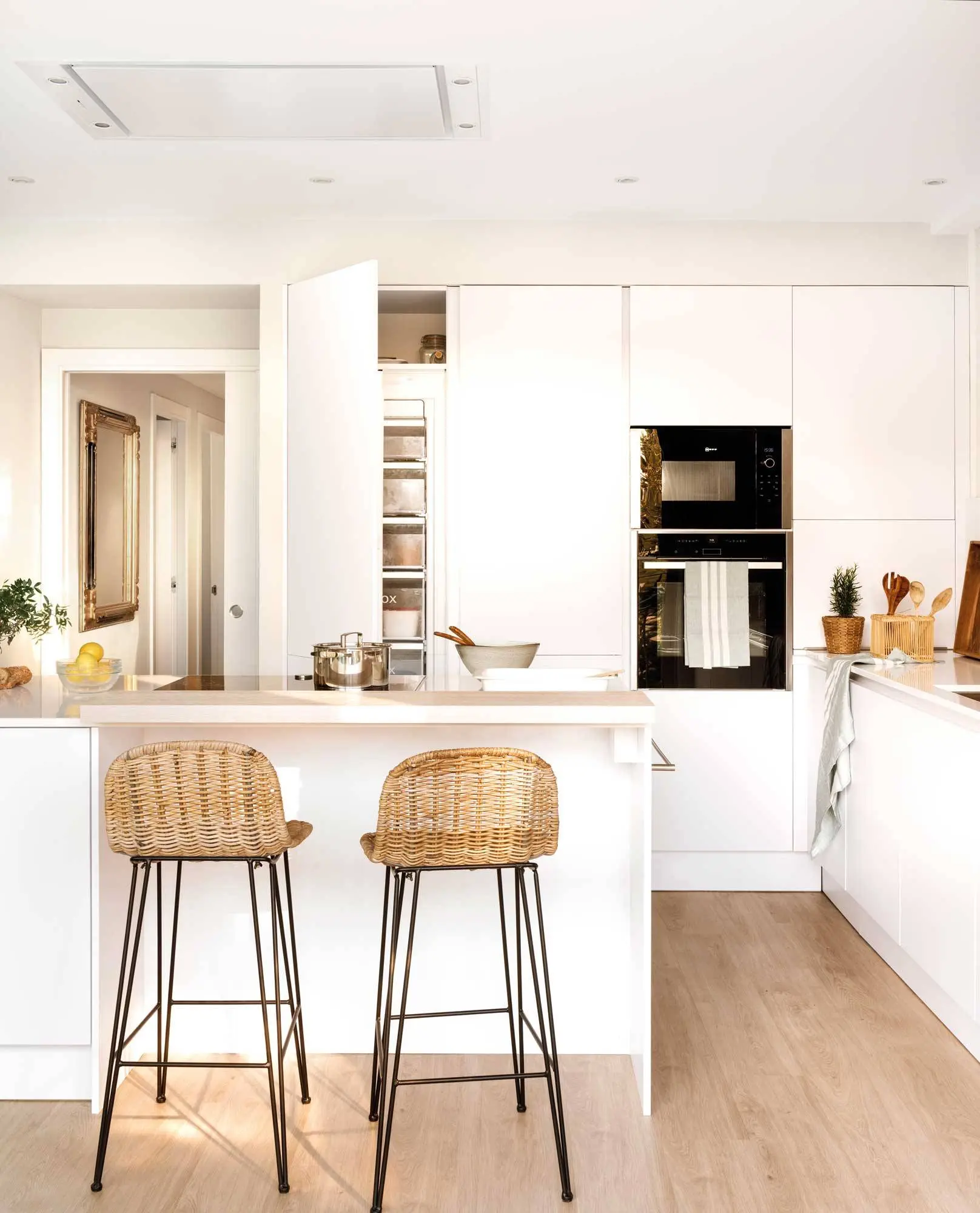Barra desayunadora en cocina pequeña: la solución perfecta para optimizar el espacio - Qué es una barra desayunadora barras en cocina pequeña - Qué es una barra desayunadora